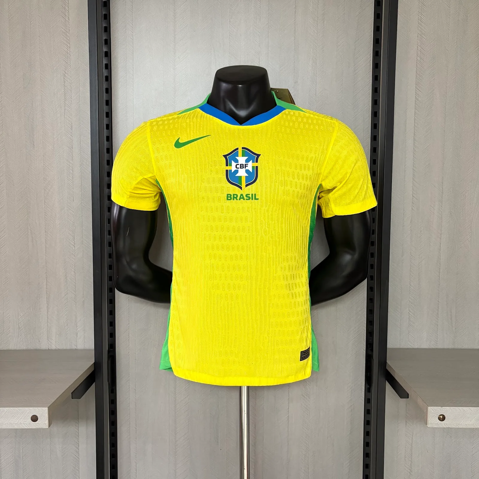 Camiseta Brasil – Titular versión jugador – 2024-25 – Variante 2